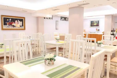 Hotel Vila Verde City Center in Tirana — foto 8