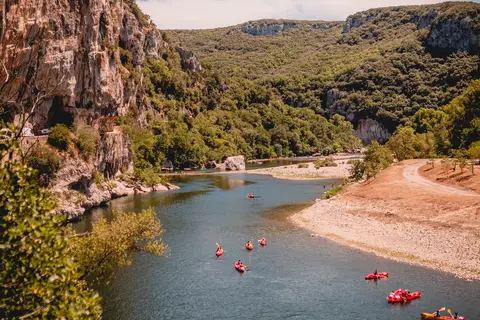 Camping Collection Rivages Rives D Arc in Vallon-Pont-d'Arc — foto 2