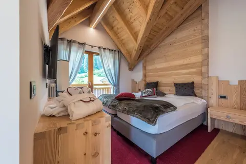 Tevini Dolomites Charming Hotel in Commezzadura — foto 107