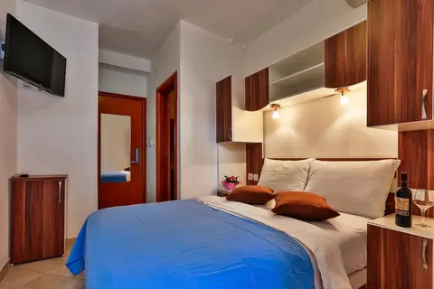 Villa Dvor Kornic in Budva — foto 14