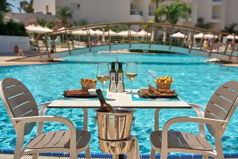 Vangelis Hotel & Suites in Παραλίμνι — foto 16