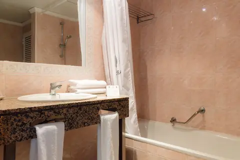 Moon Dreams Coral Beach Hotel in Santa Eulària des Riu — foto 13