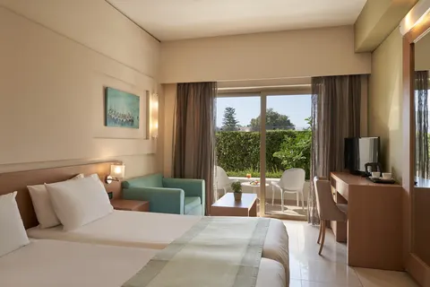 Atlantica Amalthia Beach Resort in Agía Marína — foto 11