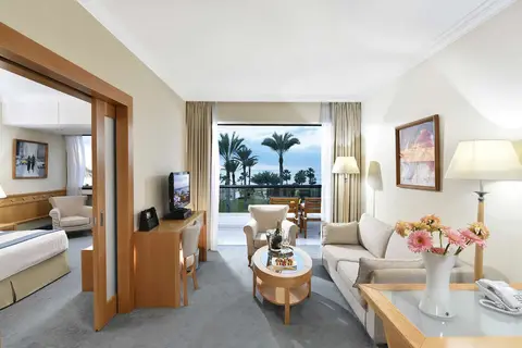 Constantinou Bros Asimina Suites Hotel in Geroskipou — foto 17