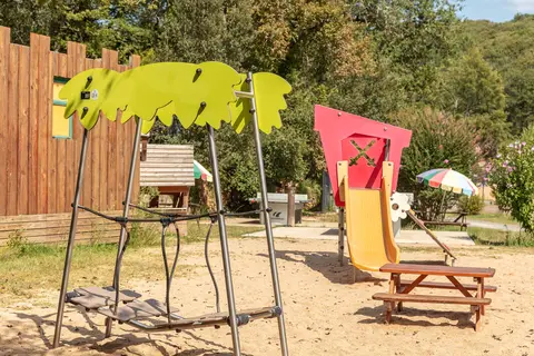 Camping Le Val D Ussel in Proissans — foto 17