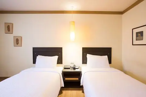 Tarntawan Hotel Surawong Bangkok​ in Bangkok — foto 13