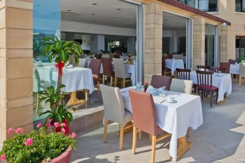 Ada Beach Hotel in Alsancak — foto 7