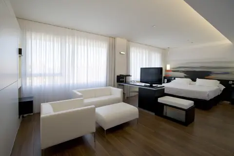 Hotel Axor Barajas in Madrid — foto 8