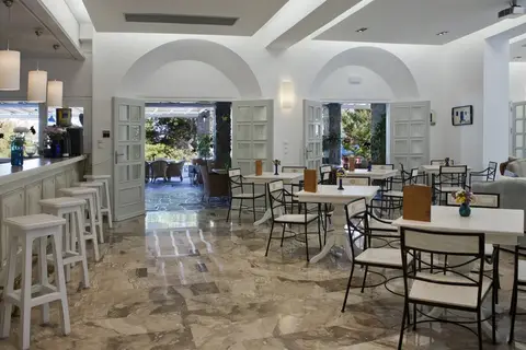 Kamari Hotel in Πλατύς Γιαλός — foto 12