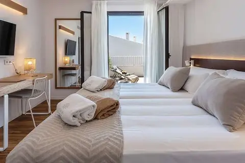 Ynaira Hotel in Ariany — foto 3