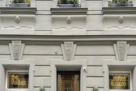The Viaduct Suites & More in Praag