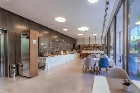 Hotel Eleven in Petrovac na Moru — foto 8