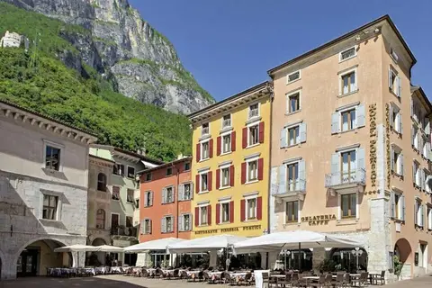 Portici Romantic & Wellness in Riva del Garda