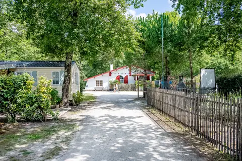 Flower Camping La Canadienne in Arès — foto 20
