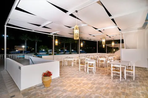Sabina Hotel in Θεολόγος — foto 24