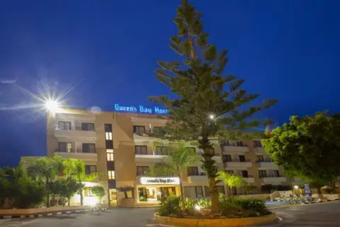 Queen's Bay Hotel in Paphos — foto 25