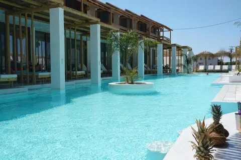 Alia Luxury Suites & Spa Beachfront Hotel in Χαράκι — foto 12