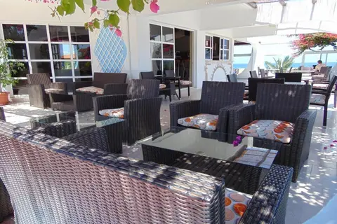 Nirvana Beach Hotel in Θεολόγος — foto 4