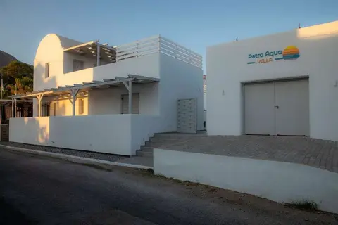 Petra Aqua Villa in Santorini Sky, Luxury Resort, foto 8