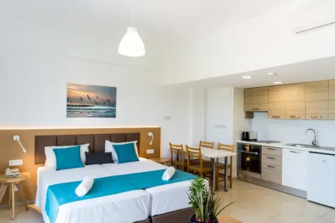 Helios Bay Hotel and Suites in Paphos — foto 24