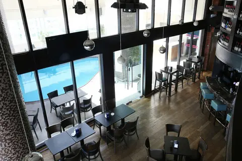 Ramada by Wyndham Downtown Abu Dhabi in الزَّاهية — foto 12