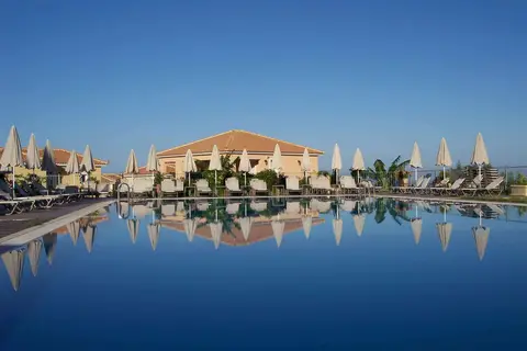 Astra Village Hotel Suites & Spa in Svoronata