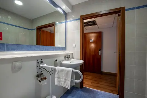 Travelodge Alicante Puerto in Alicante — foto 17