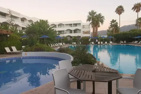 Tigaki Beach in Τιγκάκι — foto 3