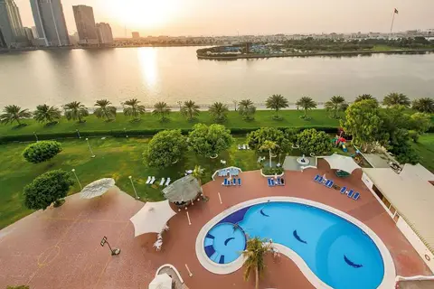 Holiday International Hotel Sharjah in Sharjah — foto 2