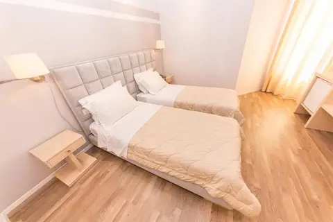 Brilant in Sarandë — foto 10