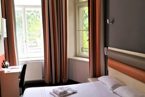 Adonis Strasbourg in Straatsburg — foto 19