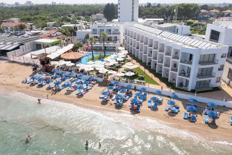Mimoza Beach Hotel in Gazimağusa — foto 4