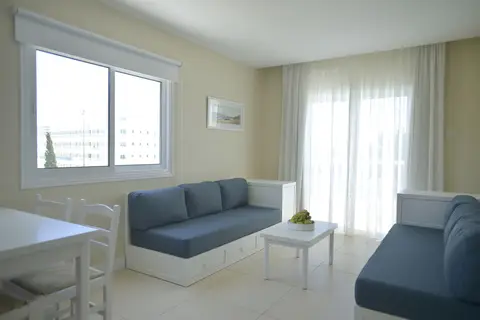 Sunrise Gardens Hotel in Παραλίμνι — foto 20
