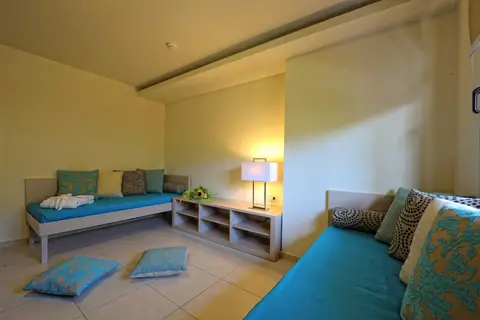 Aphrodite Beach Club in Δημοτική Ενότητα Γουβών — foto 11