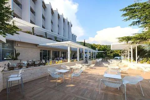 Carine Hotel Delfin in Bijela — foto 20