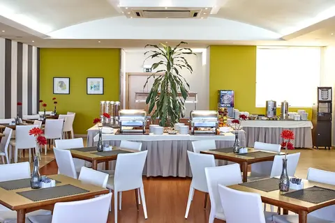 Luna Esperança Centro Hotel in Almada — foto 29