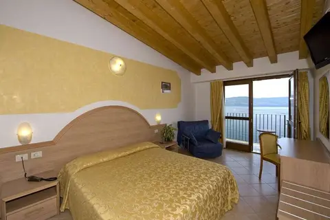 Village Hotel Piccolo Paradiso in Toscolano Maderno — foto 3