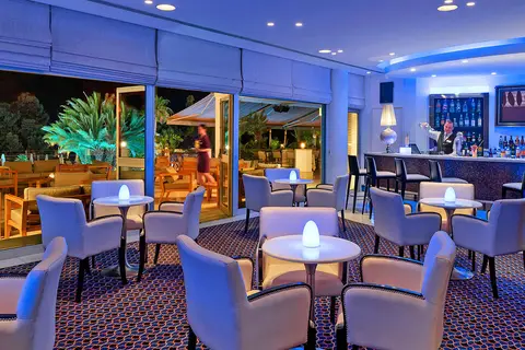 Mediterranean Beach Hotel in Limassol — foto 17