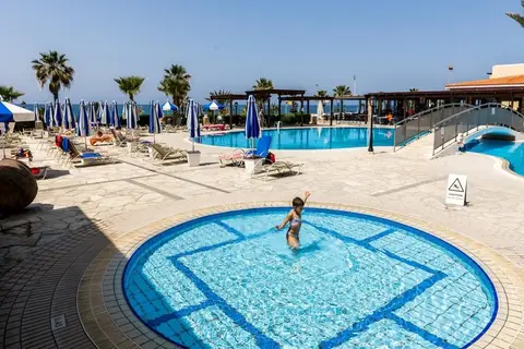Kefalos Beach Tourist Village in Paphos — foto 25