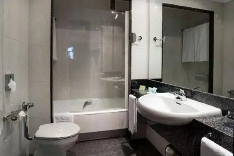 Hotel Clarin in Oviedo — foto 8