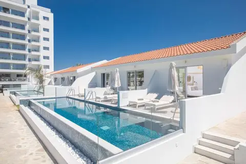Bohemian Gardens in Παραλίμνι — foto 9