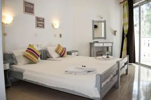 White Palace Studios in Φαληράκι — foto 17
