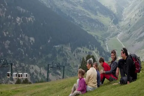 Hotel & Apartaments Vall de Núria in Queralbs