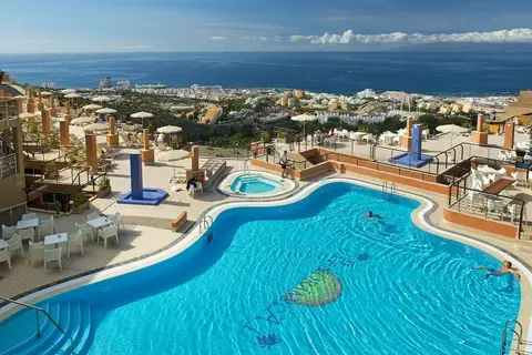 Kn Panoramica Aparthotel in Adeje