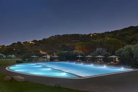 Baia di Chia Resort Sardinia, Curio Collection by Hilton in Domus de Maria — foto 2