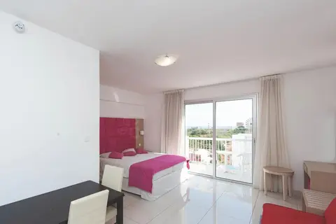 Marlita Hotel Apartments in Παραλίμνι — foto 17