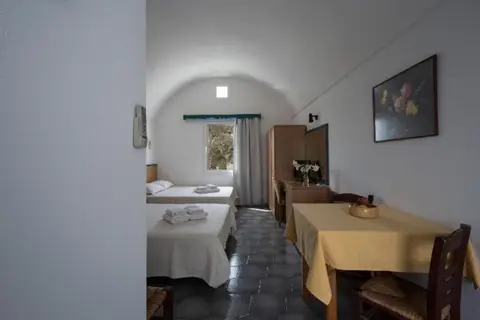Sunrise Studios In Perissa in Δημοτική Ενότητα Θήρας — foto 4