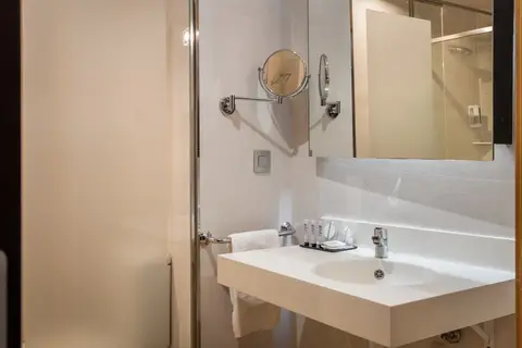 Hotel Madanis in L'hospitalet De Llobregat — foto 30