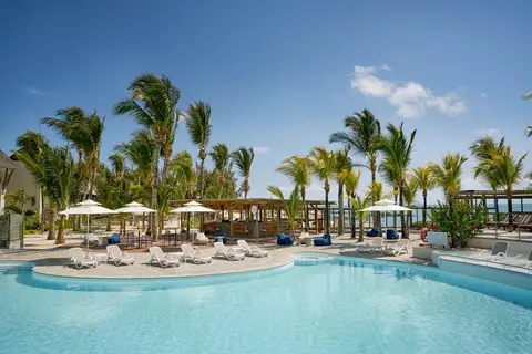 Lagoon Attitude in Grand Baie VCA, West