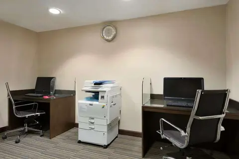 Ramada by Wyndham Downtown Abu Dhabi in الزَّاهية — foto 19